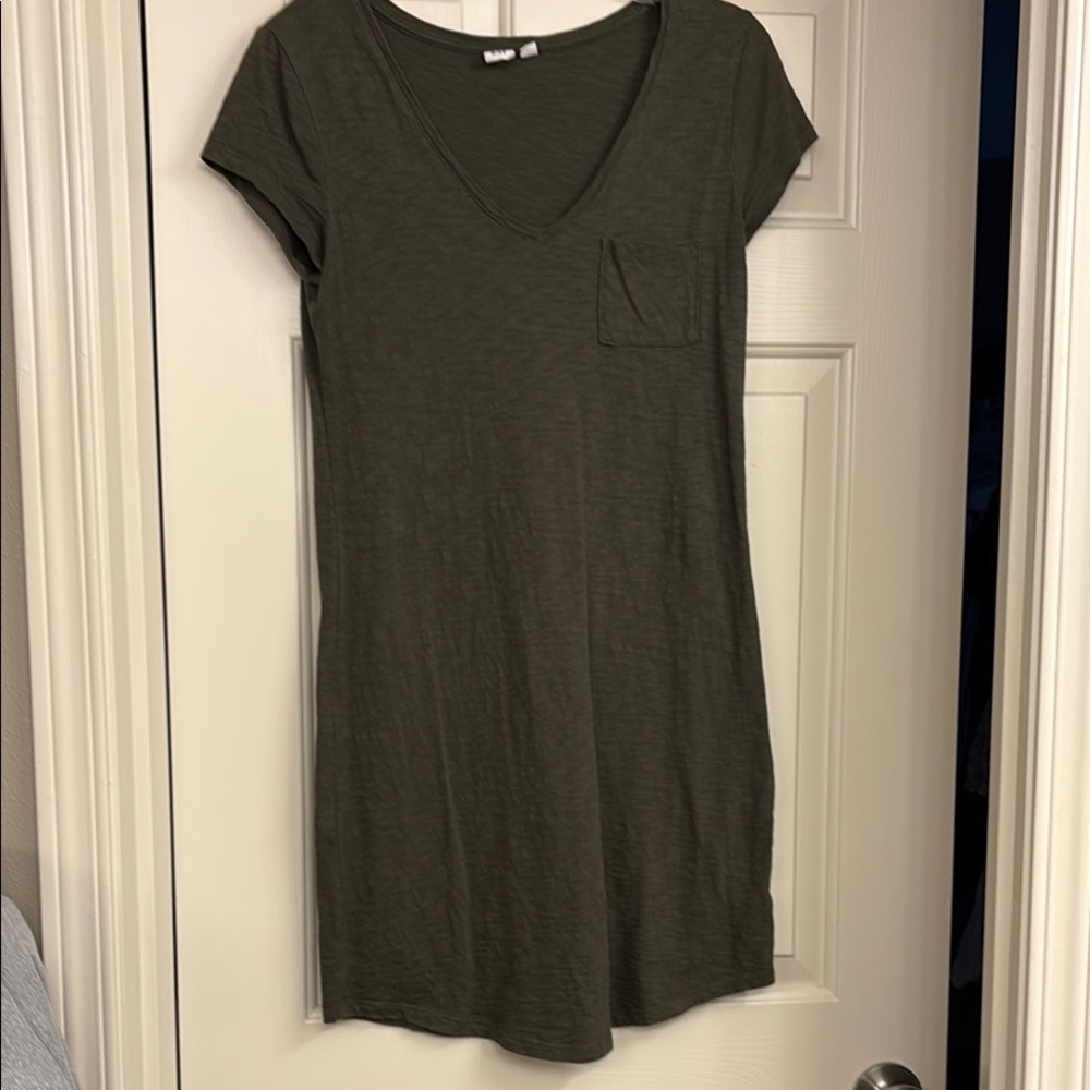 GAP Green V-Neck T-shirt Sheath Dress Short Sleeve